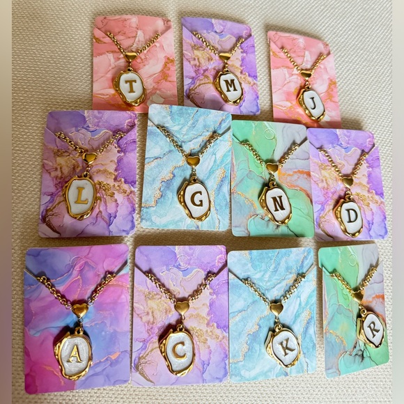 ✨BEAUTIFUL GOLD INITIAL NECKLACE 3D STYLE✨ - Picture 4 of 4